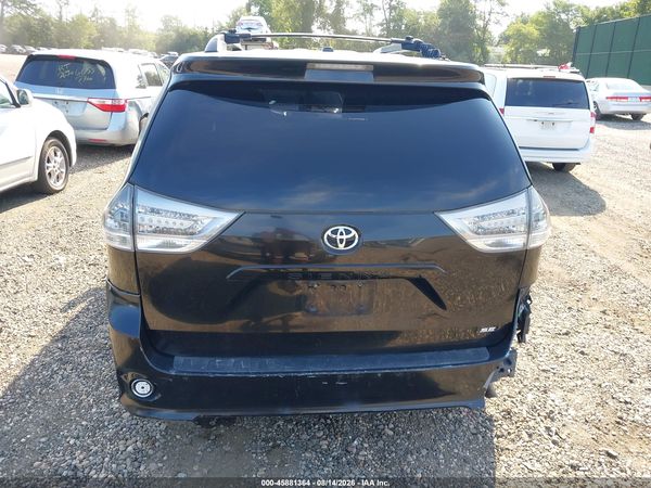 2013 TOYOTA SIENNA SE 8 PASSENGER