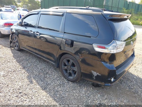 2013 TOYOTA SIENNA SE 8 PASSENGER
