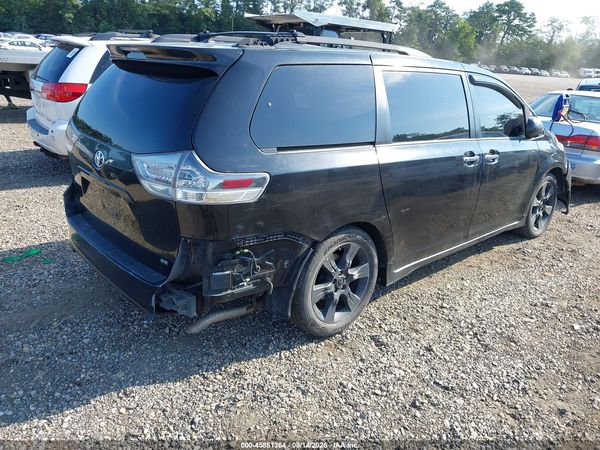 2013 TOYOTA SIENNA SE 8 PASSENGER