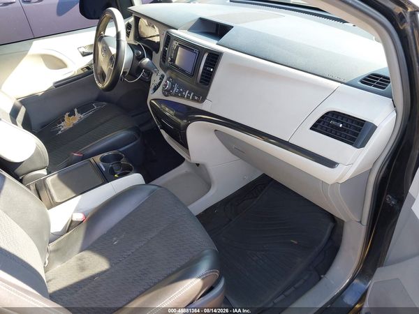 2013 TOYOTA SIENNA SE 8 PASSENGER