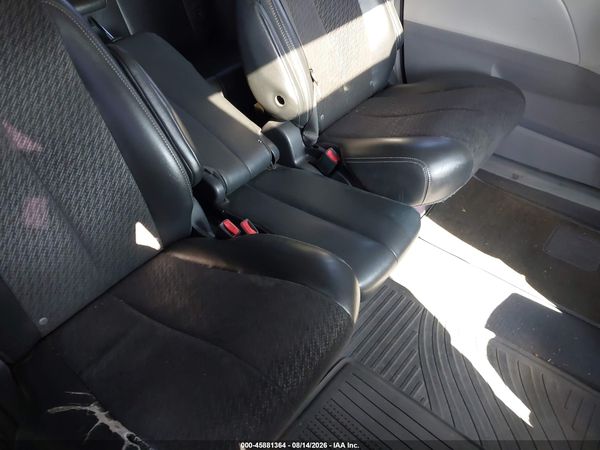 2013 TOYOTA SIENNA SE 8 PASSENGER