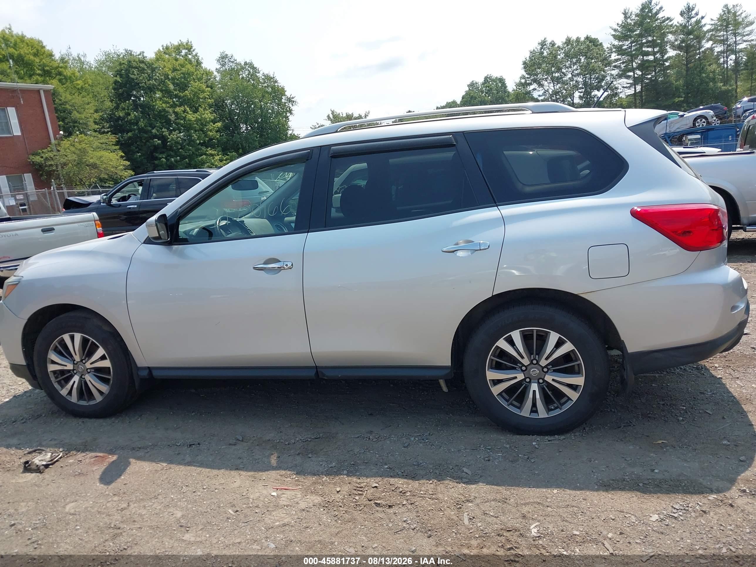 2018 NISSAN PATHFINDER SV