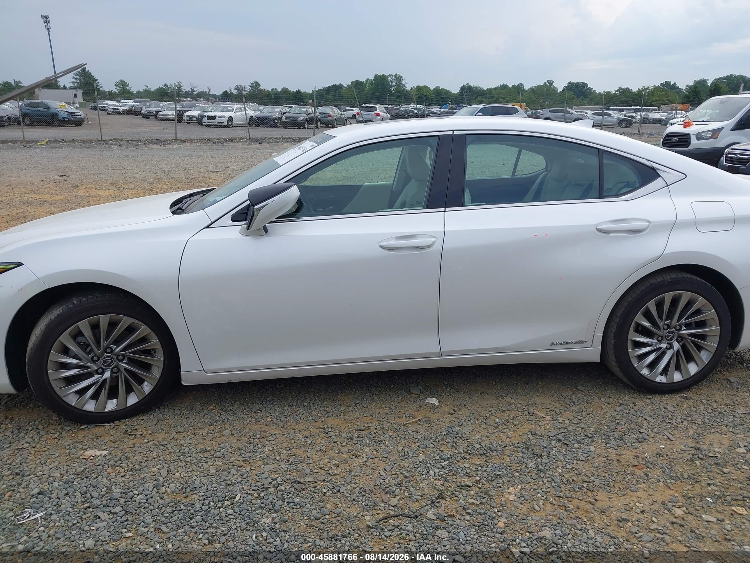 2022 LEXUS ES 300H LUXURY