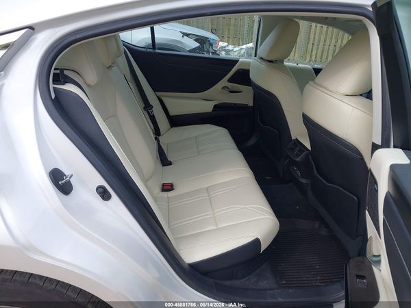 2022 LEXUS ES 300H LUXURY