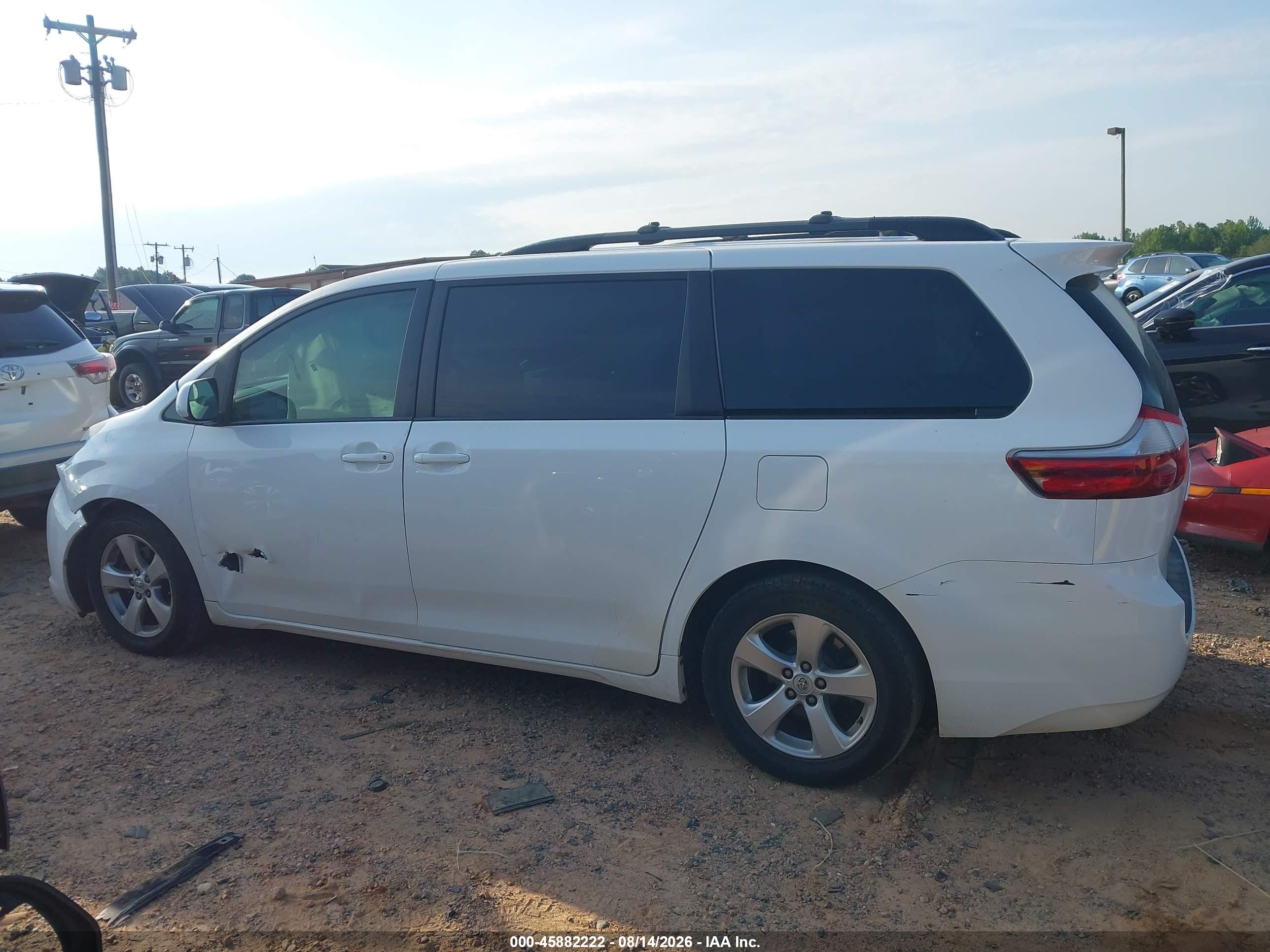 2015 TOYOTA SIENNA LE 8 PASSENGER