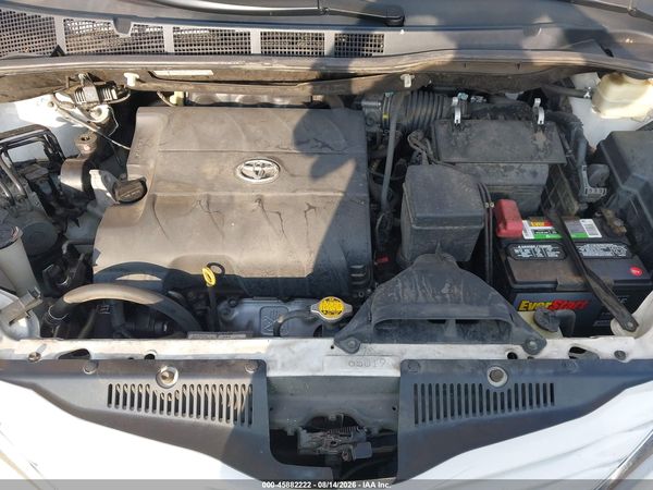2015 TOYOTA SIENNA LE 8 PASSENGER