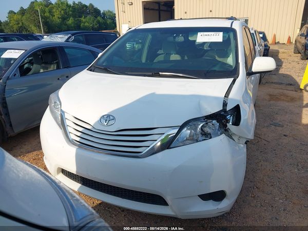 2015 TOYOTA SIENNA LE 8 PASSENGER