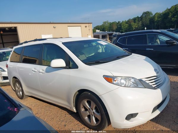 2015 TOYOTA SIENNA LE 8 PASSENGER