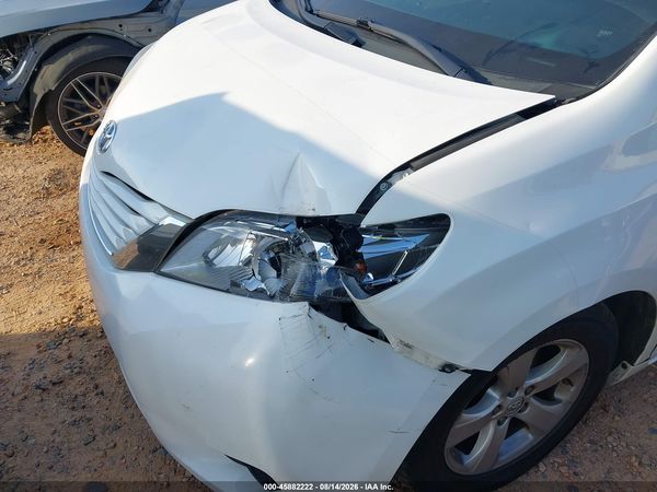 2015 TOYOTA SIENNA LE 8 PASSENGER