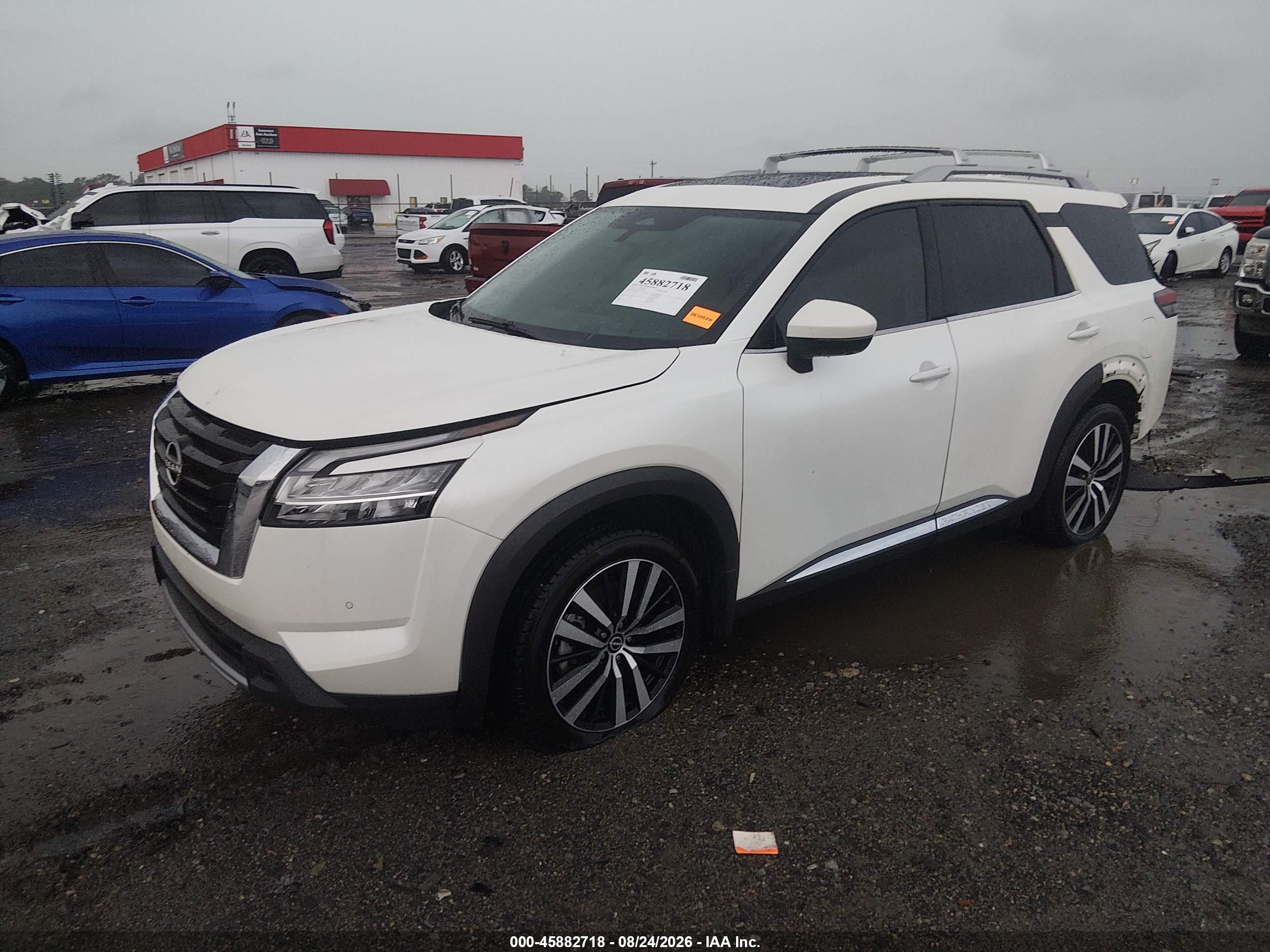 2024 NISSAN PATHFINDER PLATINUM FWD — I2