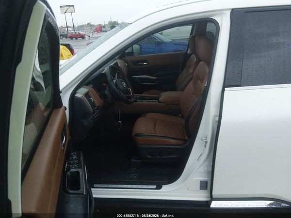 2024 NISSAN PATHFINDER PLATINUM FWD — I153