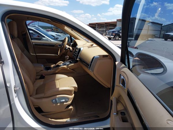 2016 PORSCHE CAYENNE