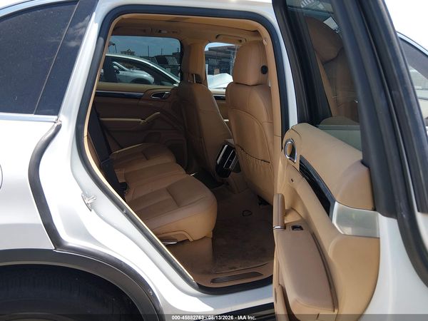 2016 PORSCHE CAYENNE