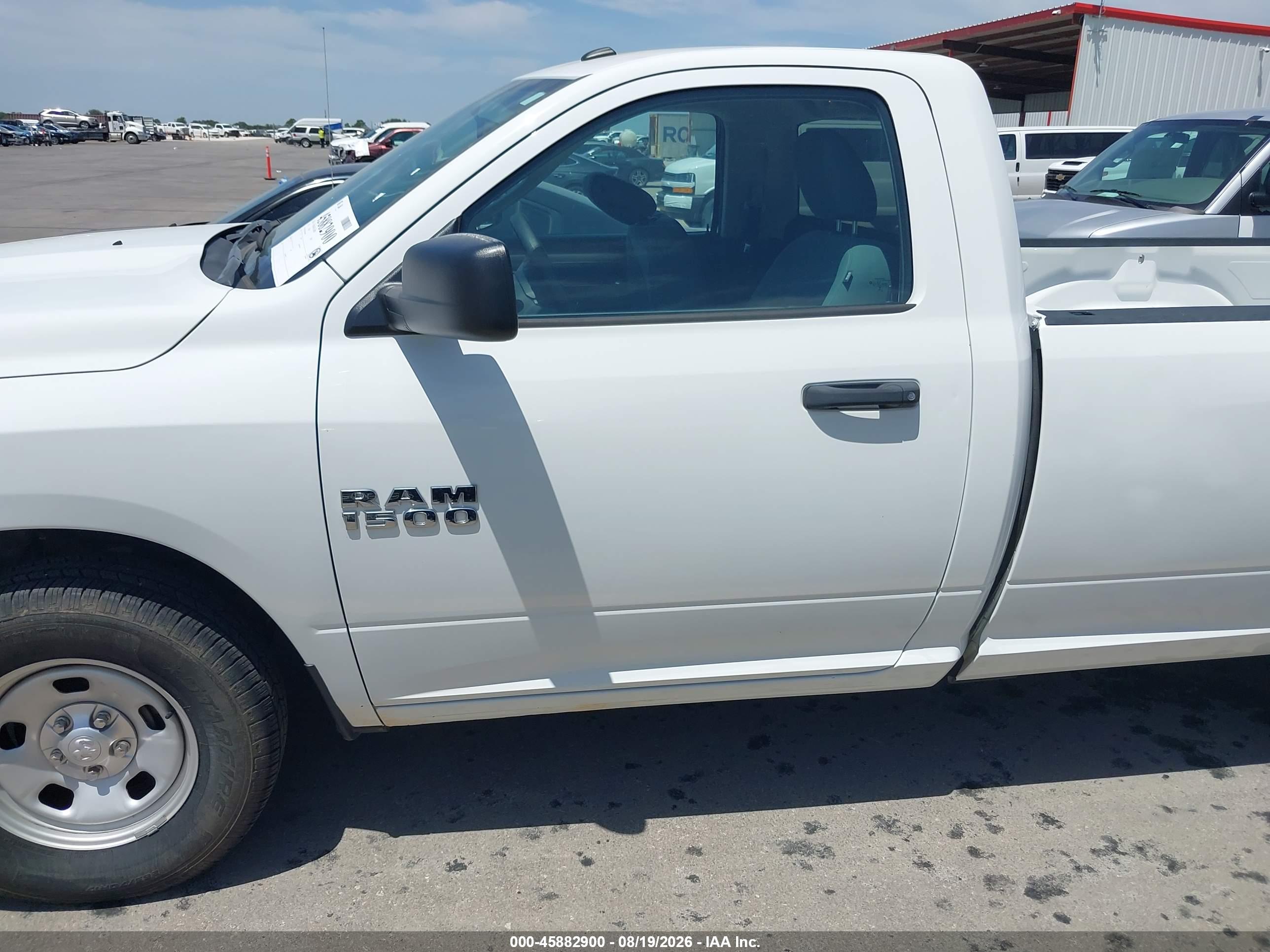 2017 RAM 1500 TRADESMAN  4X4 8' BOX
