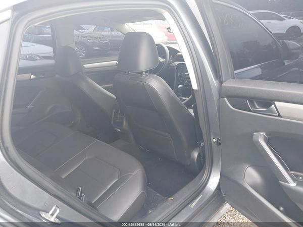 2021 VOLKSWAGEN PASSAT 2.0T SE — I8