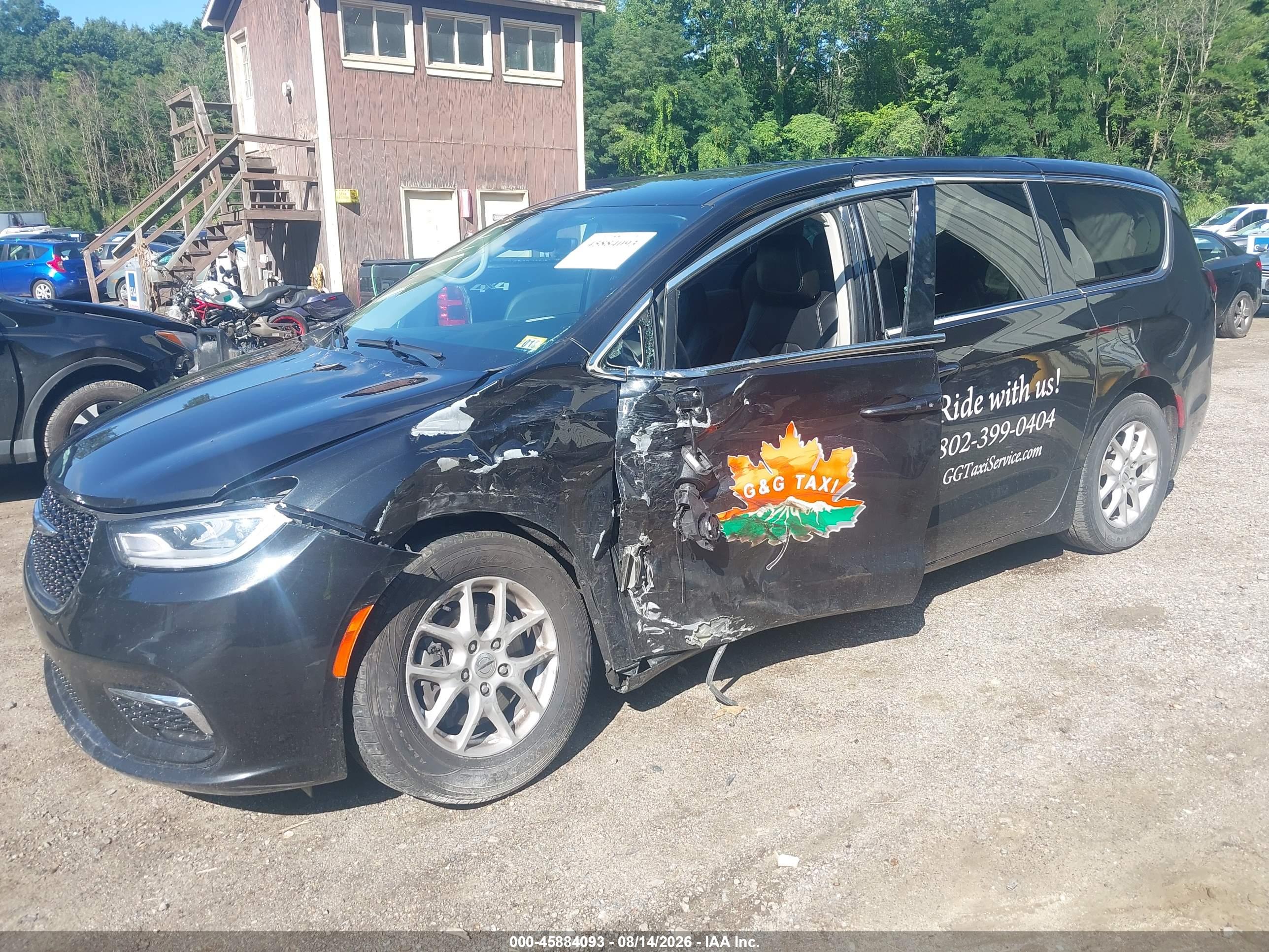 2023 CHRYSLER PACIFICA TOURING L — I2