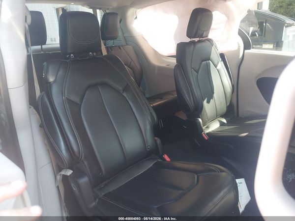 2023 CHRYSLER PACIFICA TOURING L — I8