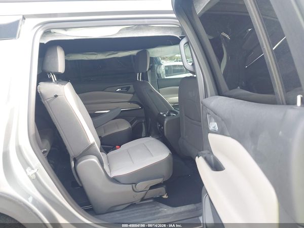 2025 CHEVROLET TRAVERSE FWD LT — I8