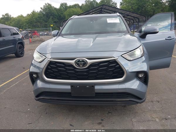 2022 TOYOTA HIGHLANDER XLE