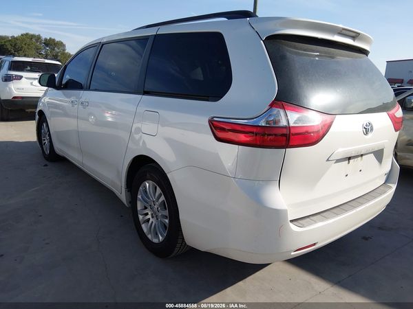 2017 TOYOTA SIENNA XLE 8 PASSENGER — I3