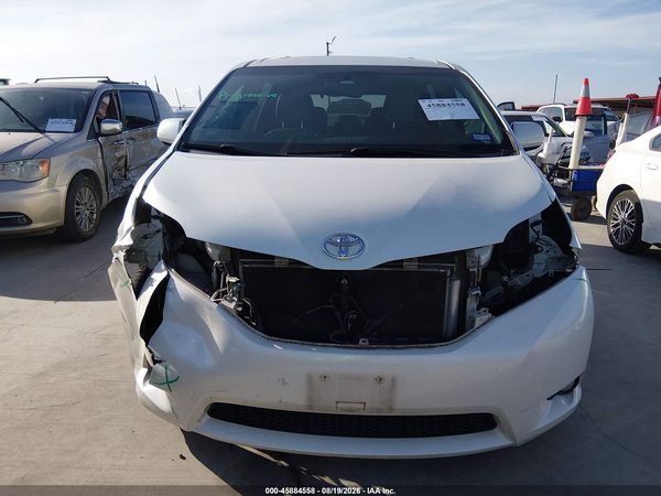 2017 TOYOTA SIENNA XLE 8 PASSENGER — I6