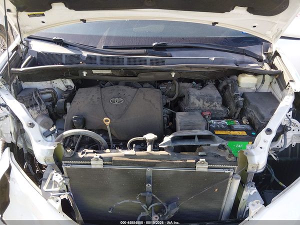 2017 TOYOTA SIENNA XLE 8 PASSENGER — I10