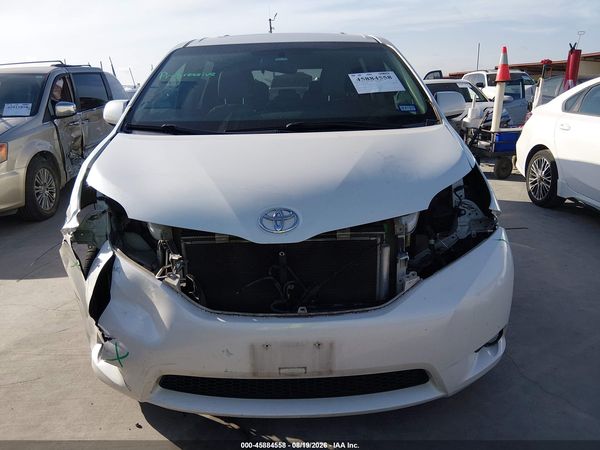 2017 TOYOTA SIENNA XLE 8 PASSENGER — I115