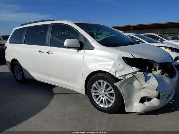 2017 TOYOTA SIENNA XLE 8 PASSENGER — I116