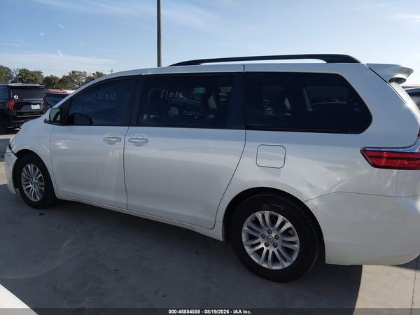 2017 TOYOTA SIENNA XLE 8 PASSENGER — I117