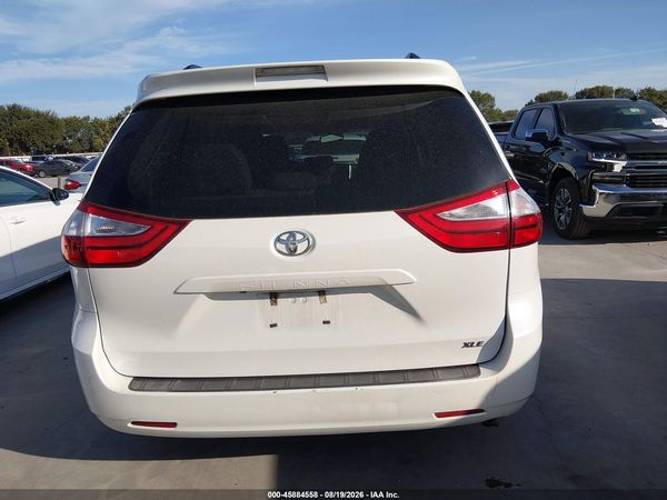 2017 TOYOTA SIENNA XLE 8 PASSENGER — I119