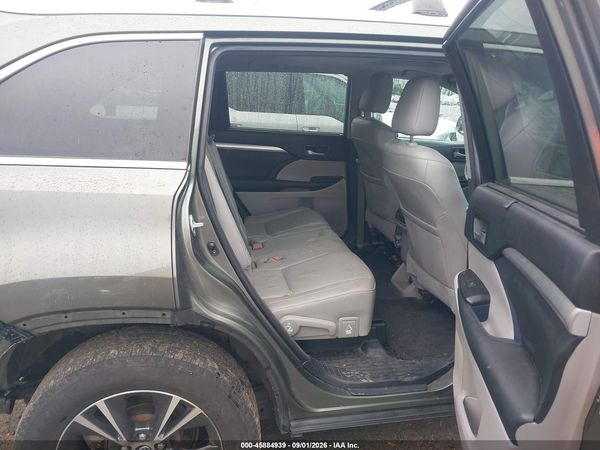 2016 TOYOTA HIGHLANDER XLE V6 — I8