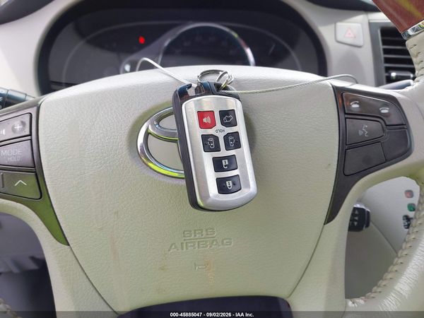 2014 TOYOTA SIENNA LIMITED V6 7 PASSENGER — I11