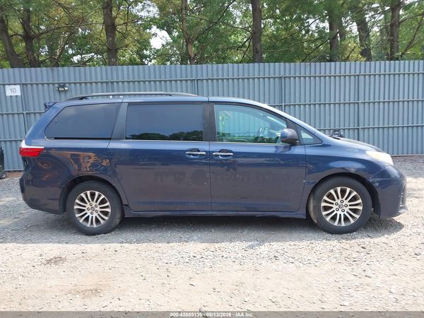 2018 TOYOTA SIENNA XLE 8 PASSENGER