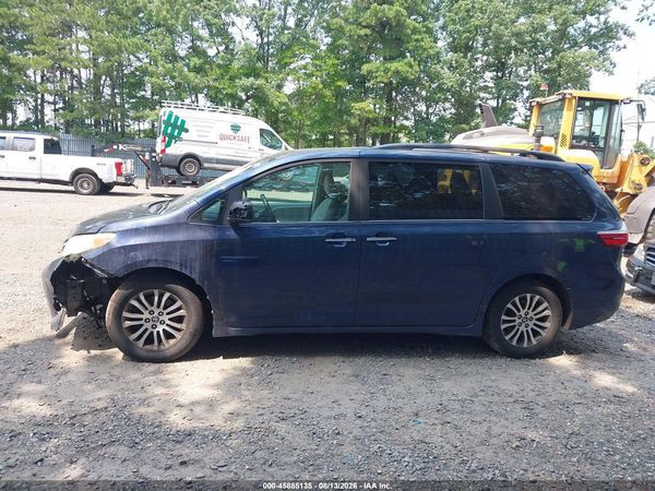 2018 TOYOTA SIENNA XLE 8 PASSENGER