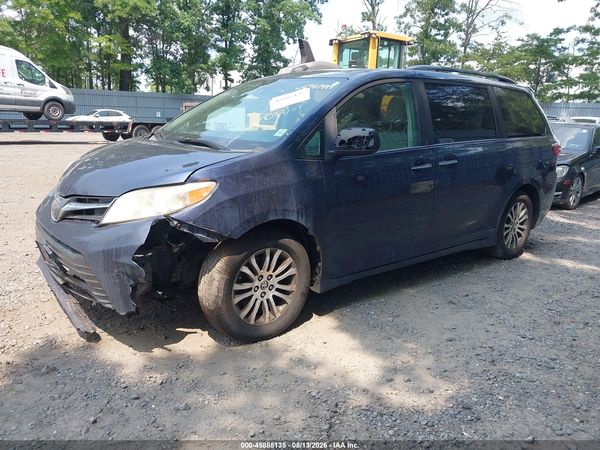 2018 TOYOTA SIENNA XLE 8 PASSENGER