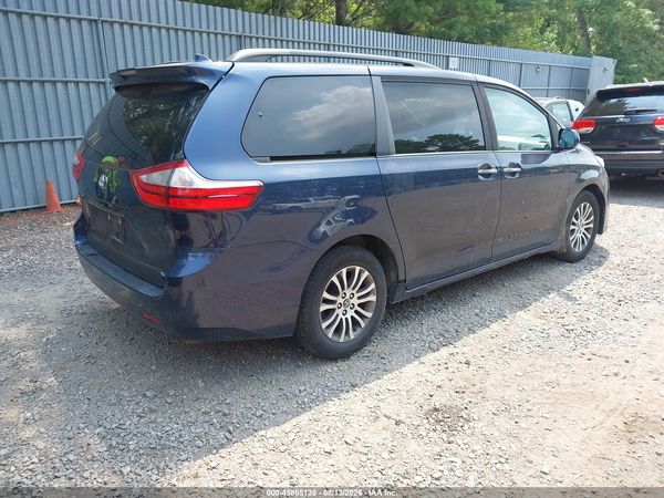 2018 TOYOTA SIENNA XLE 8 PASSENGER