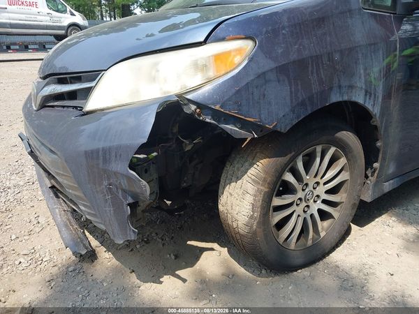 2018 TOYOTA SIENNA XLE 8 PASSENGER