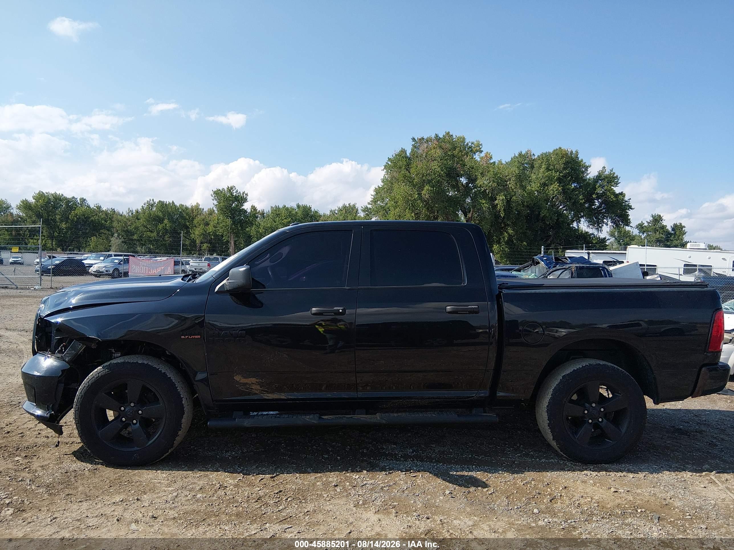 2017 RAM 1500 EXPRESS  4X4 5'7 BOX