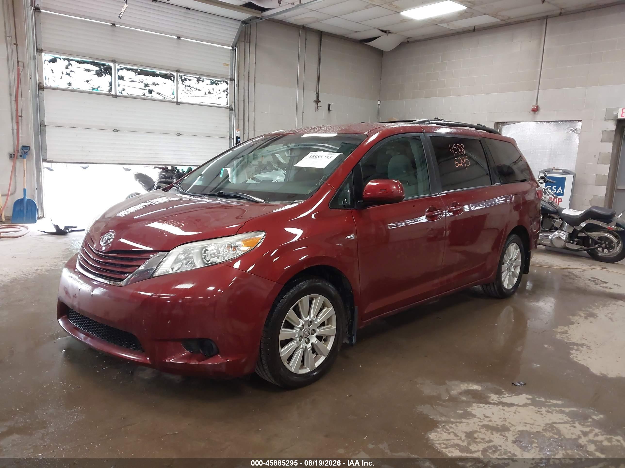 2017 TOYOTA SIENNA LE 7 PASSENGER — I2