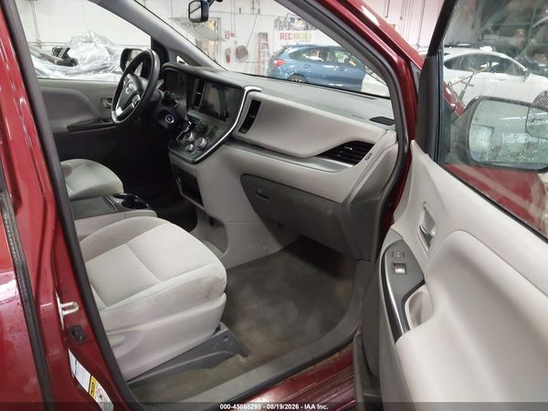2017 TOYOTA SIENNA LE 7 PASSENGER — I5