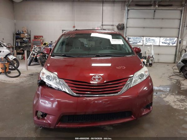 2017 TOYOTA SIENNA LE 7 PASSENGER — I6