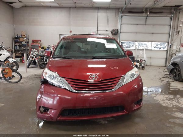 2017 TOYOTA SIENNA LE 7 PASSENGER — I115