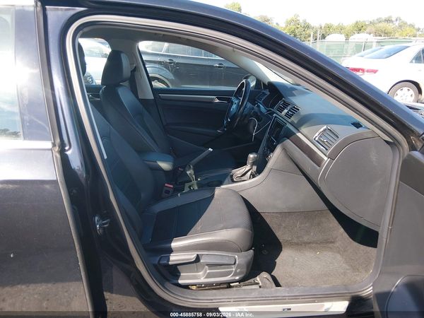 2017 VOLKSWAGEN PASSAT 1.8T R-LINE — I5