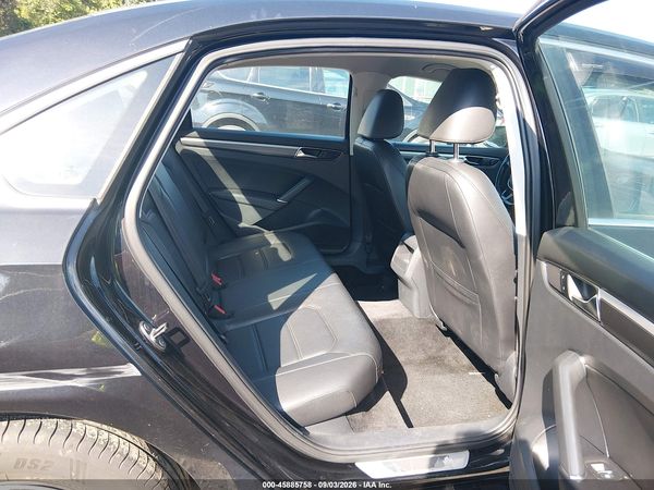2017 VOLKSWAGEN PASSAT 1.8T R-LINE — I8