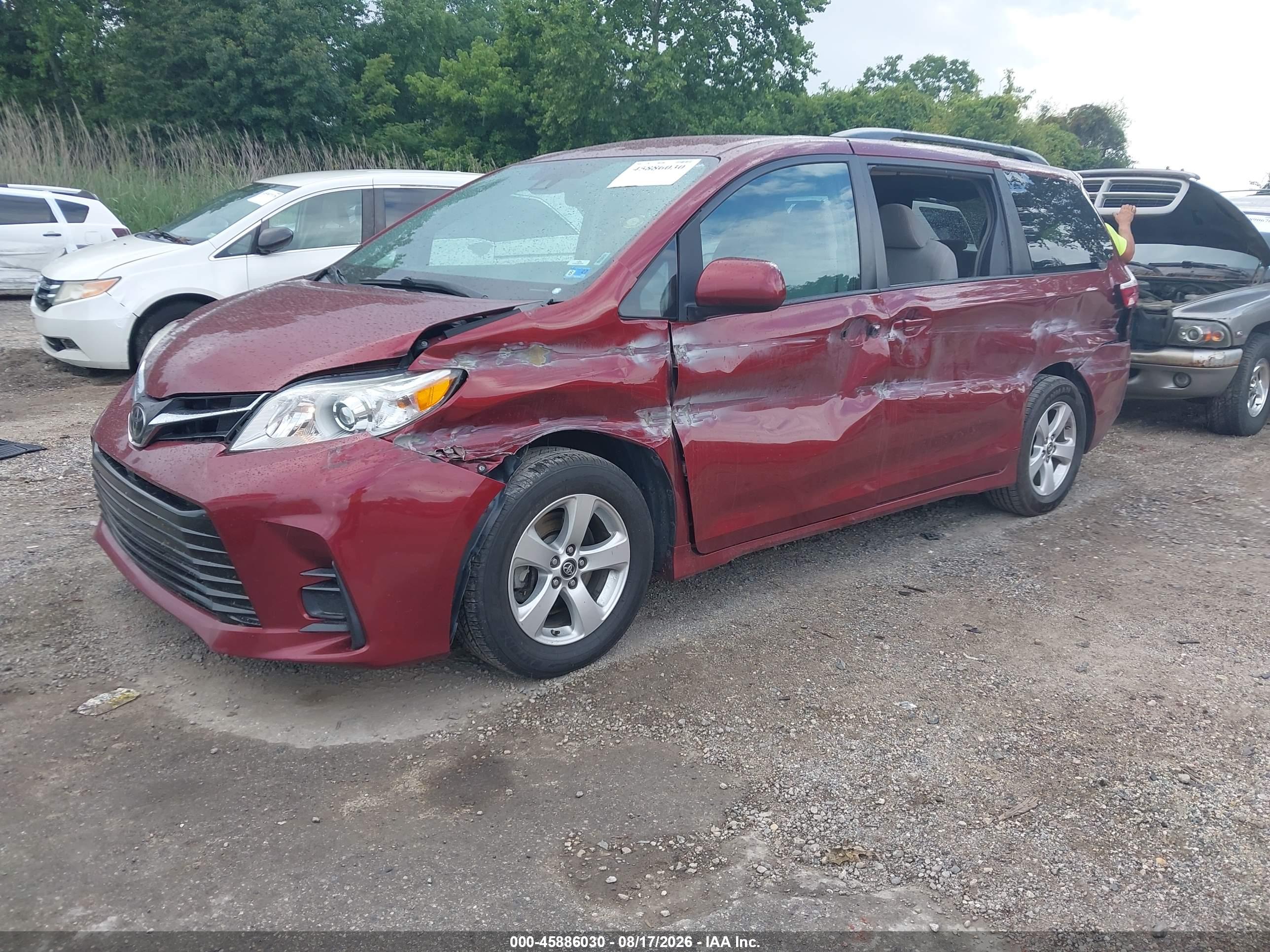2018 TOYOTA SIENNA LE 8 PASSENGER — I2