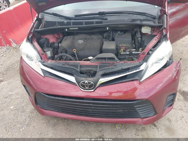 2018 TOYOTA SIENNA LE 8 PASSENGER — I10