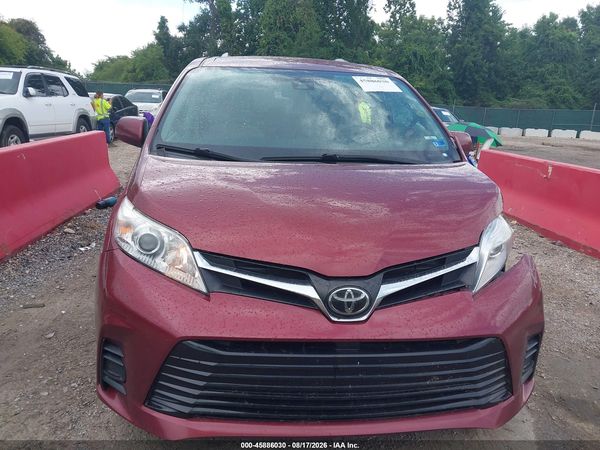 2018 TOYOTA SIENNA LE 8 PASSENGER — I115