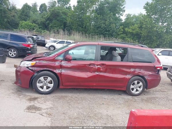 2018 TOYOTA SIENNA LE 8 PASSENGER — I117