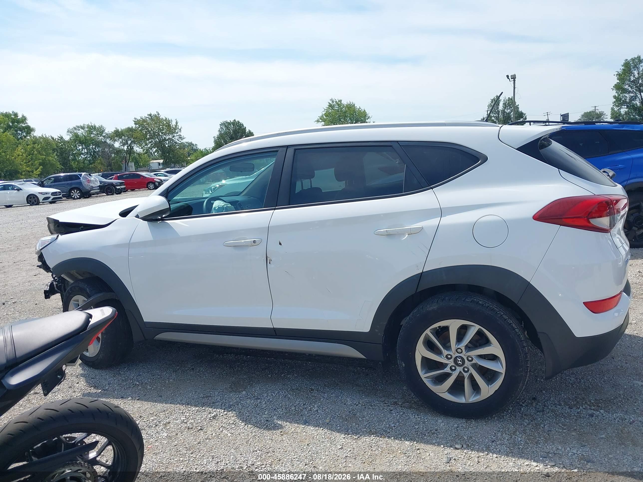 2017 HYUNDAI TUCSON SE