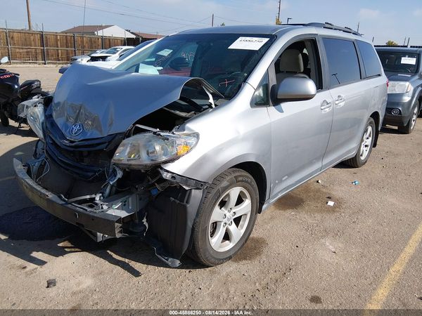 2013 TOYOTA SIENNA — I2